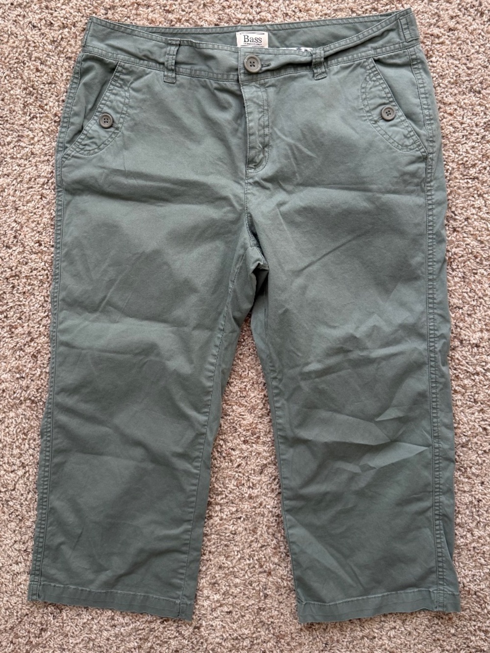 olive green G.H. Bass & Co. women's capri Size 10